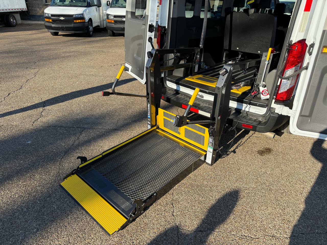 Ford Transit Passenger Wagon T-350 148" Med Roof XLT RWD 2023