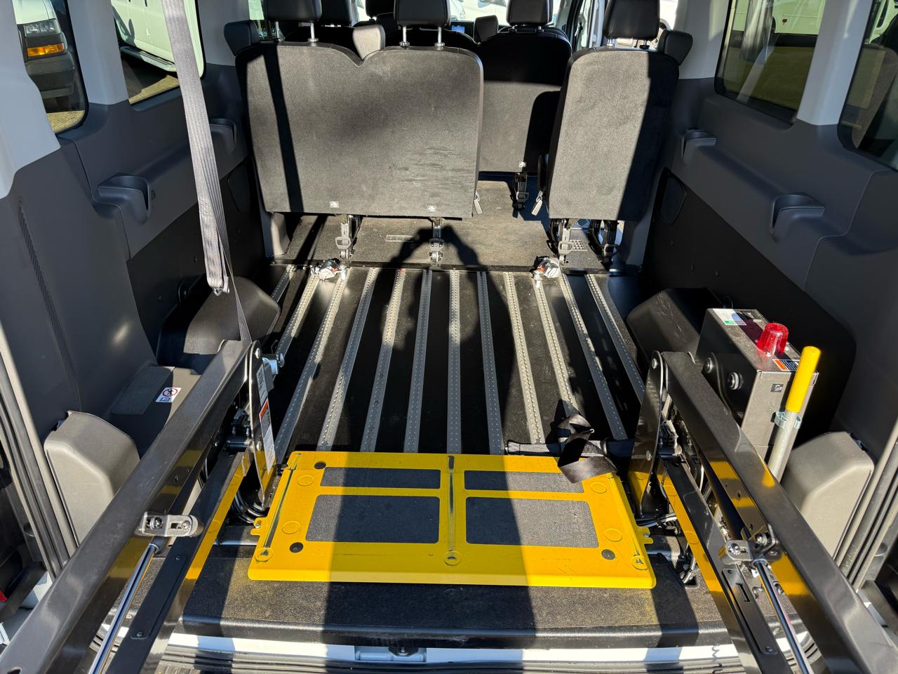 Ford Transit Passenger Wagon T-350 148" Med Roof XLT RWD 2023