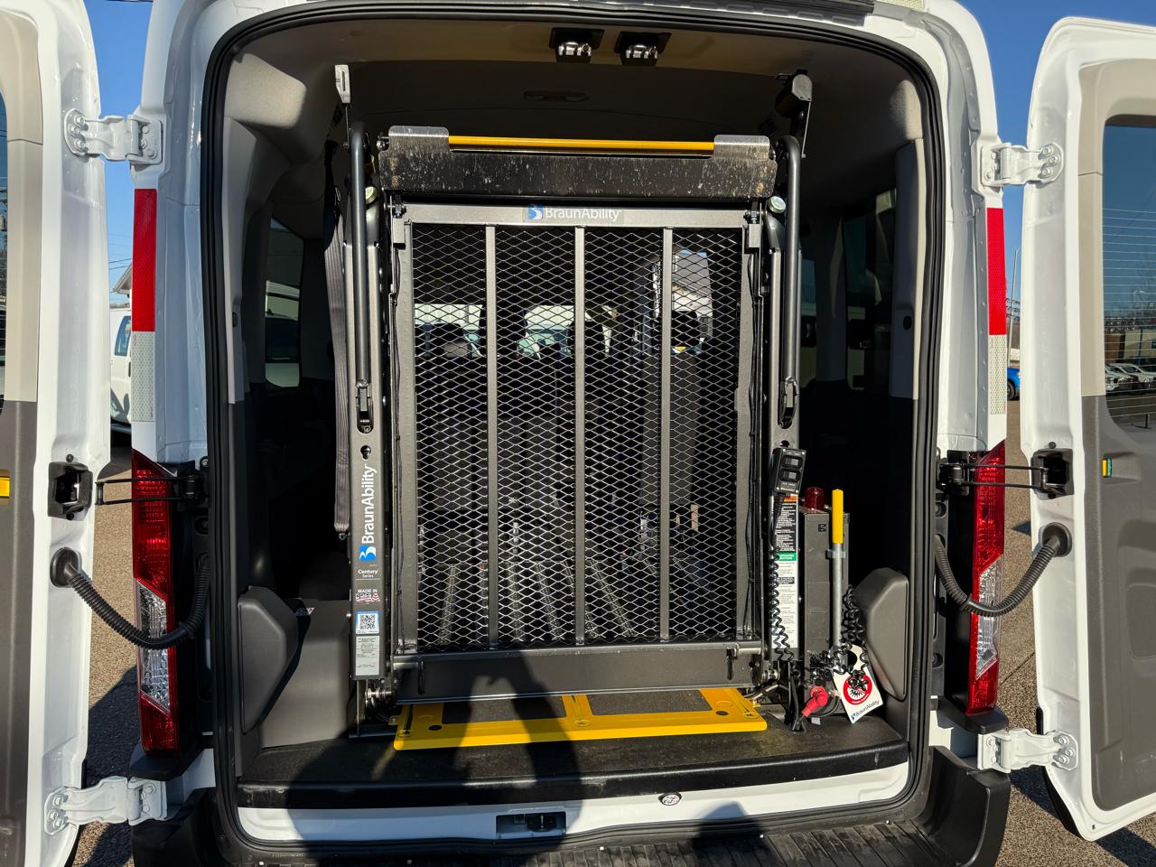 Ford Transit Passenger Wagon T-350 148" Med Roof XLT RWD 2023