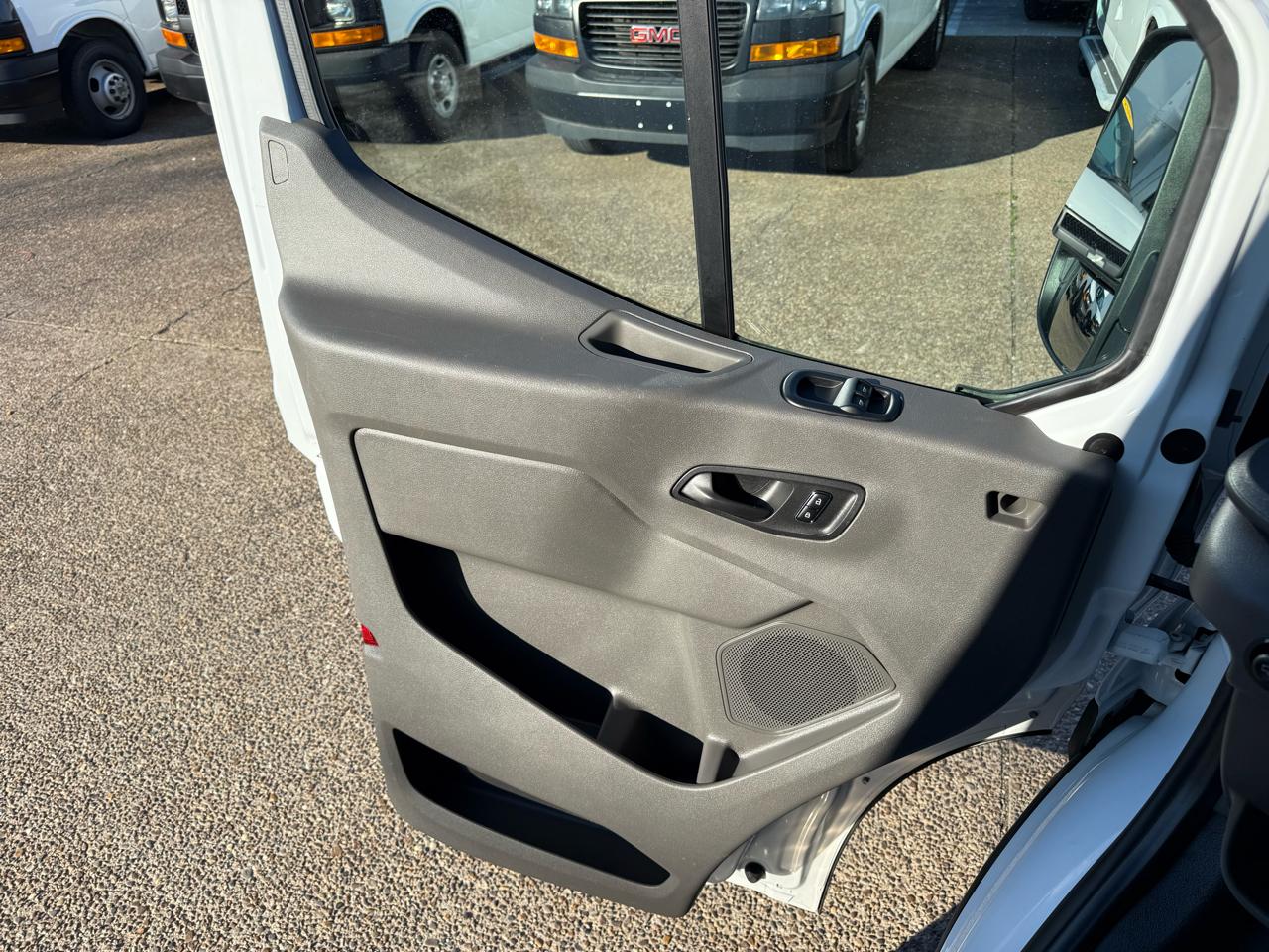 Ford Transit Passenger Wagon T-350 148" Med Roof XLT RWD 2023