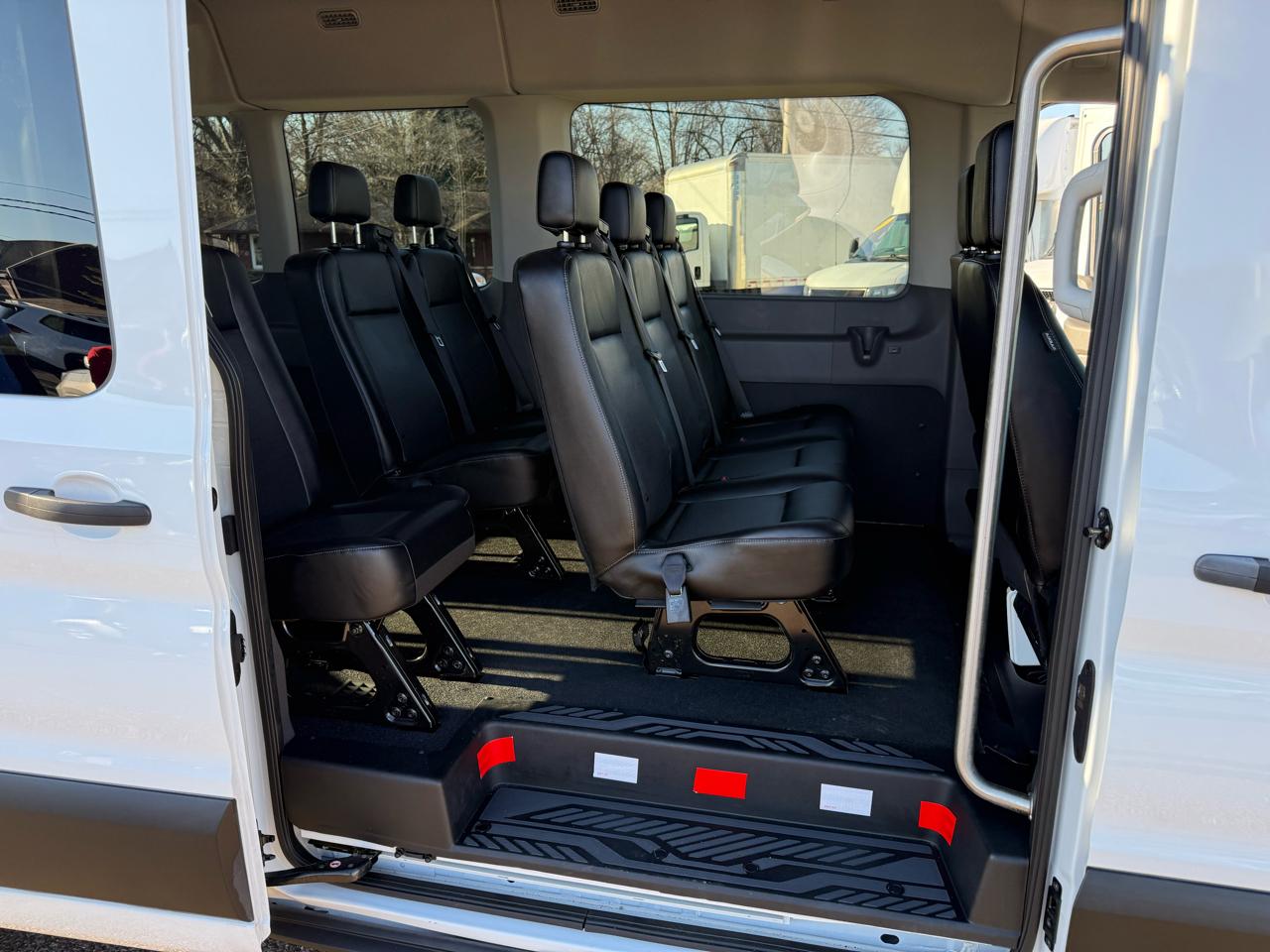 Ford Transit Passenger Wagon T-350 148" Med Roof XLT RWD 2023