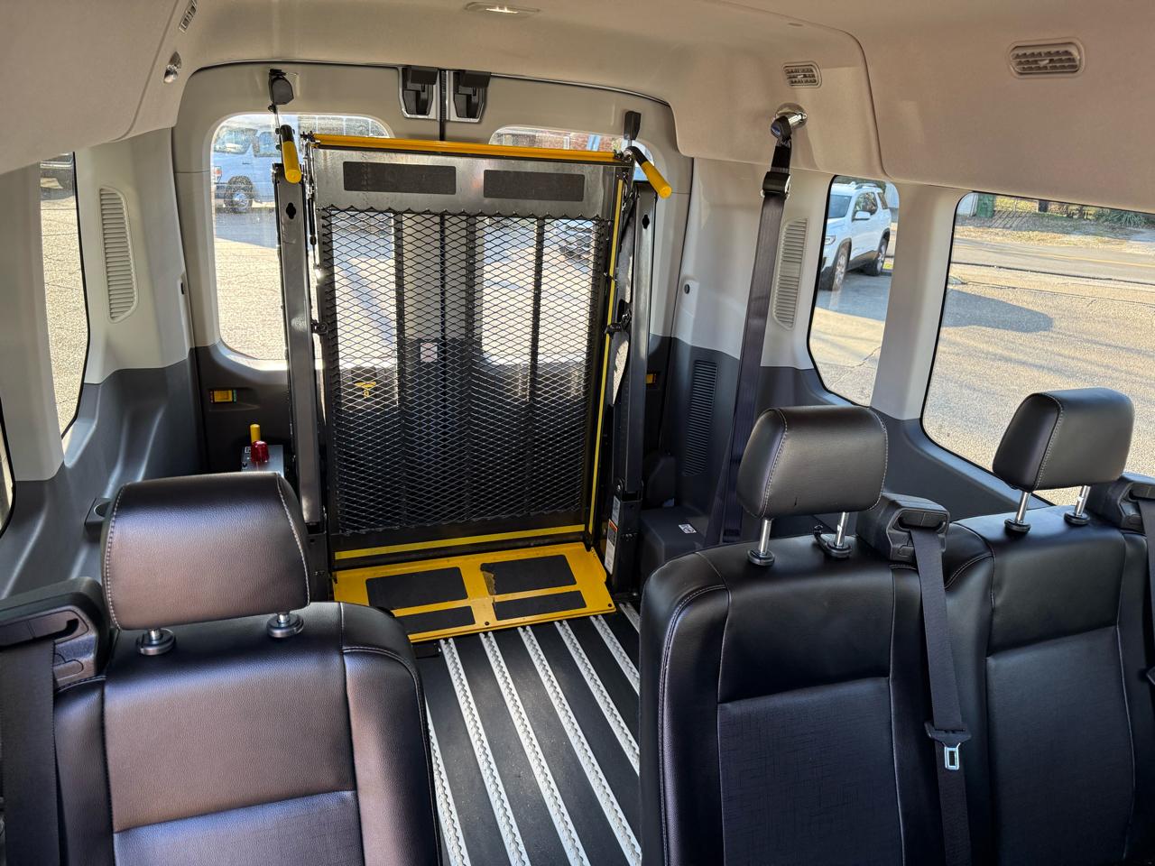 Ford Transit Passenger Wagon T-350 148" Med Roof XLT RWD 2023