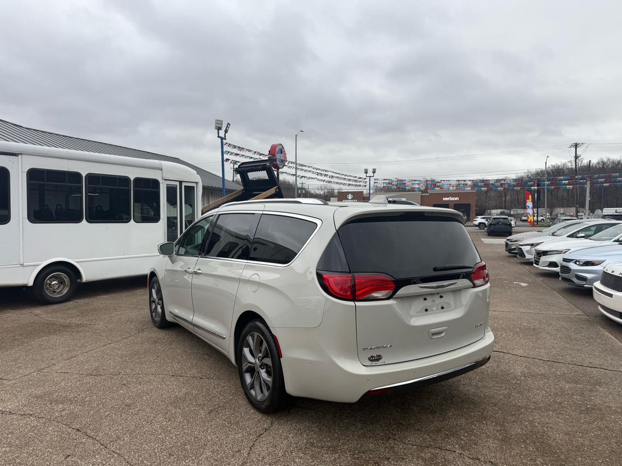 Chrysler Pacifica Limited FWD 2020