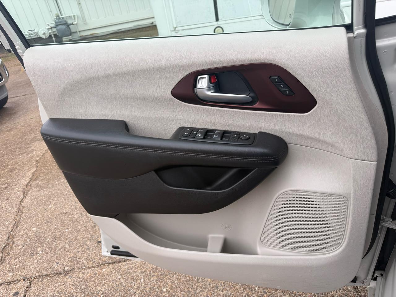 Chrysler Pacifica Limited FWD 2020