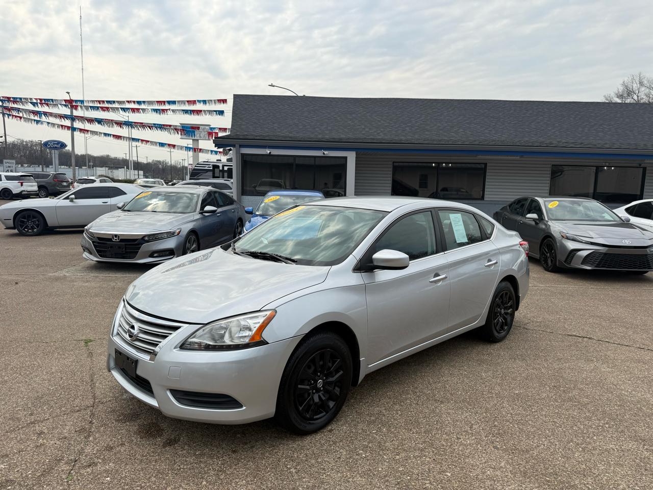 Nissan Sentra 4dr Sdn I4 CVT SV 2015