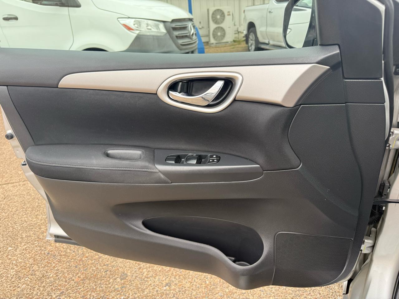 Nissan Sentra 4dr Sdn I4 CVT SV 2015