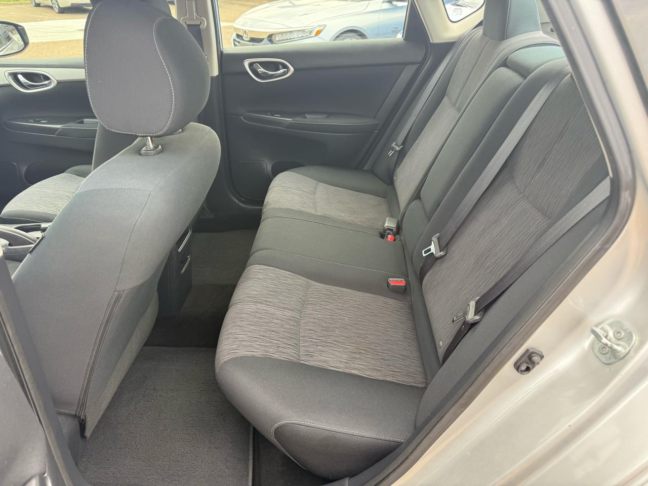 Nissan Sentra 4dr Sdn I4 CVT SV 2015