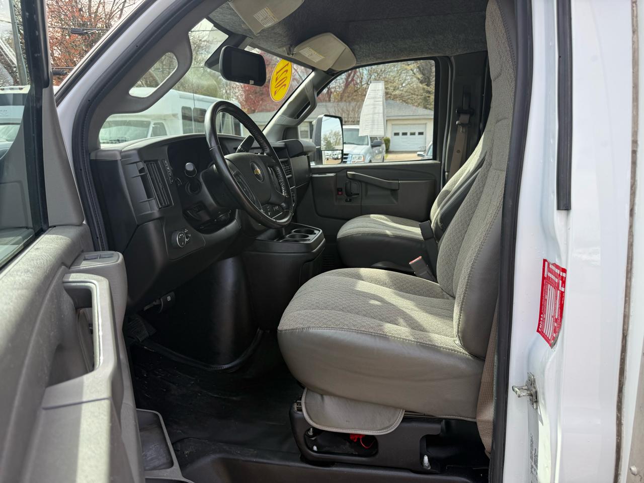 Chevrolet Express Commercial Cutaway 3500 Van 159" 2021