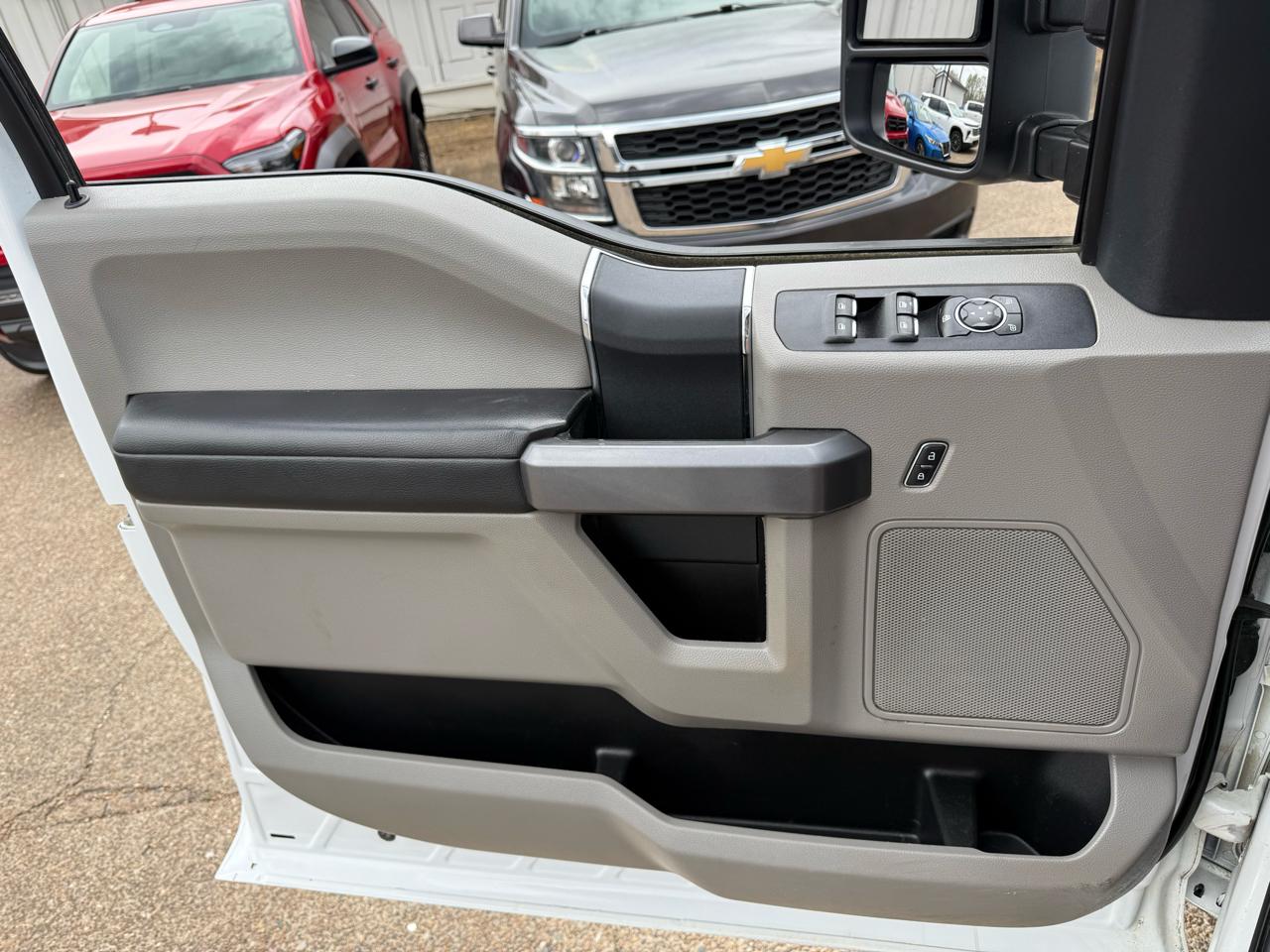 Ford Super Duty F-250 SRW 4WD Crew Cab 156" XLT 2022