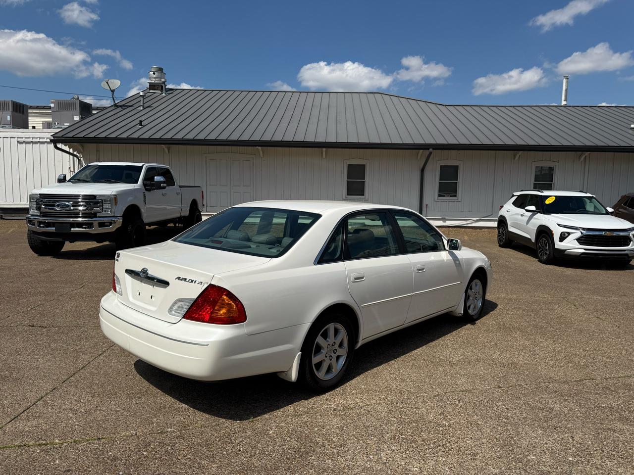 Toyota Avalon 4dr Sdn XLS w/Bucket Seats (Natl) 2001