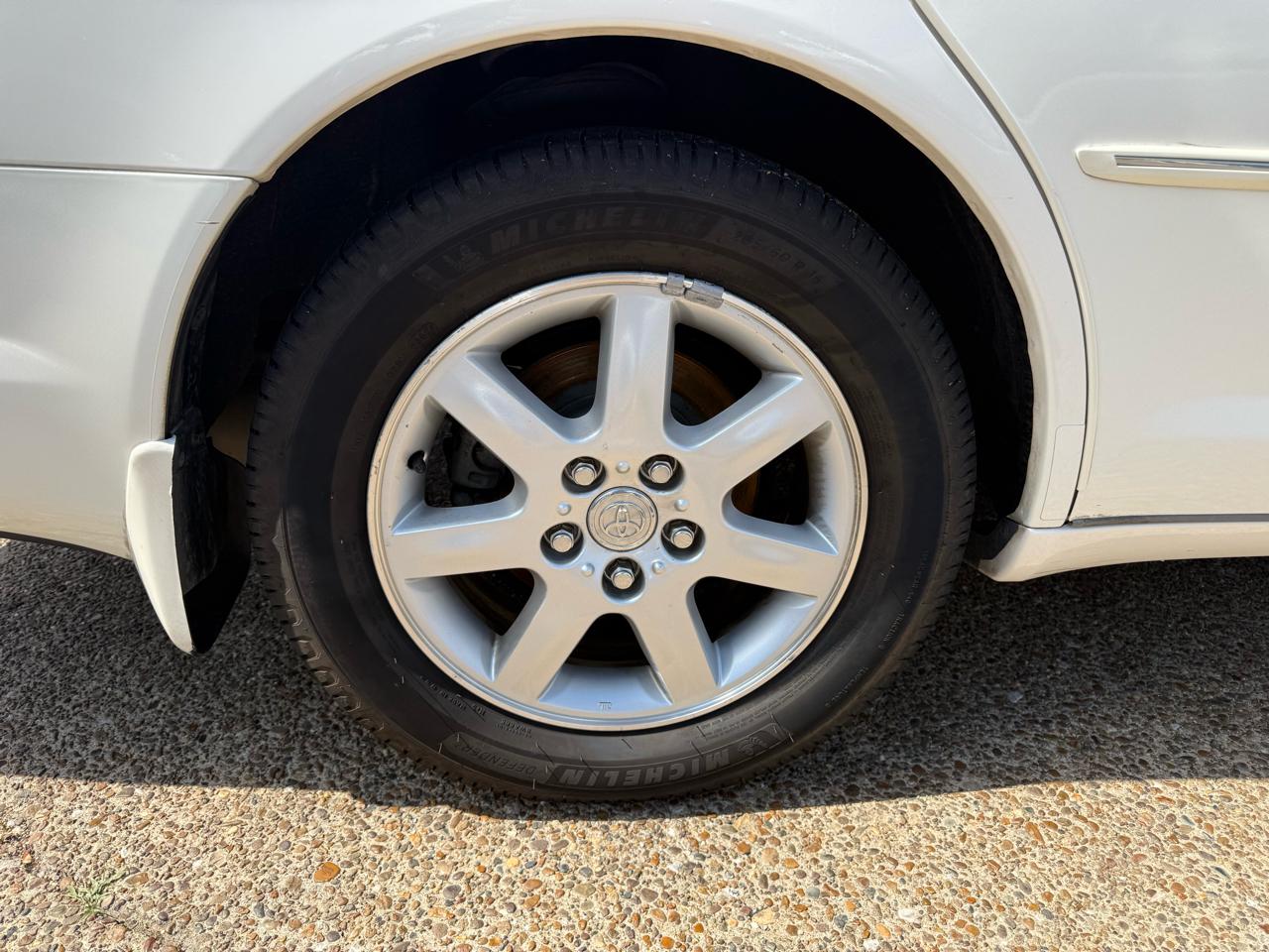 Toyota Avalon 4dr Sdn XLS w/Bucket Seats (Natl) 2001