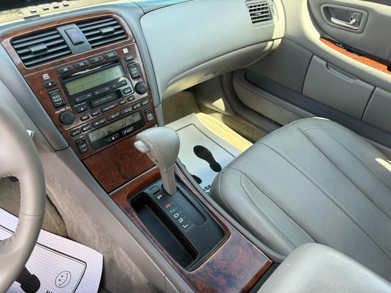 Toyota Avalon 4dr Sdn XLS w/Bucket Seats (Natl) 2001