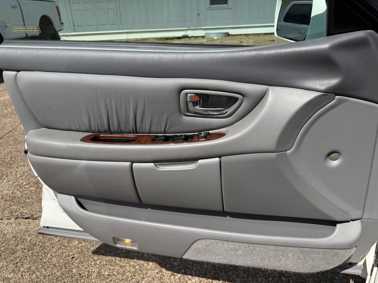 Toyota Avalon 4dr Sdn XLS w/Bucket Seats (Natl) 2001