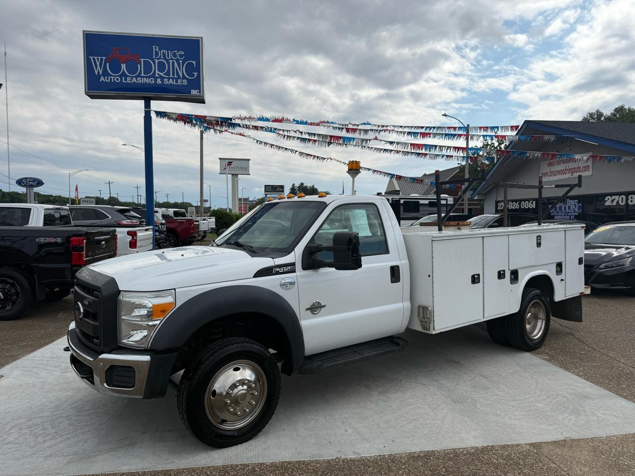 Ford Super Duty F-450 DRW 2WD Reg Cab 141" WB 60" CA XLT 2016