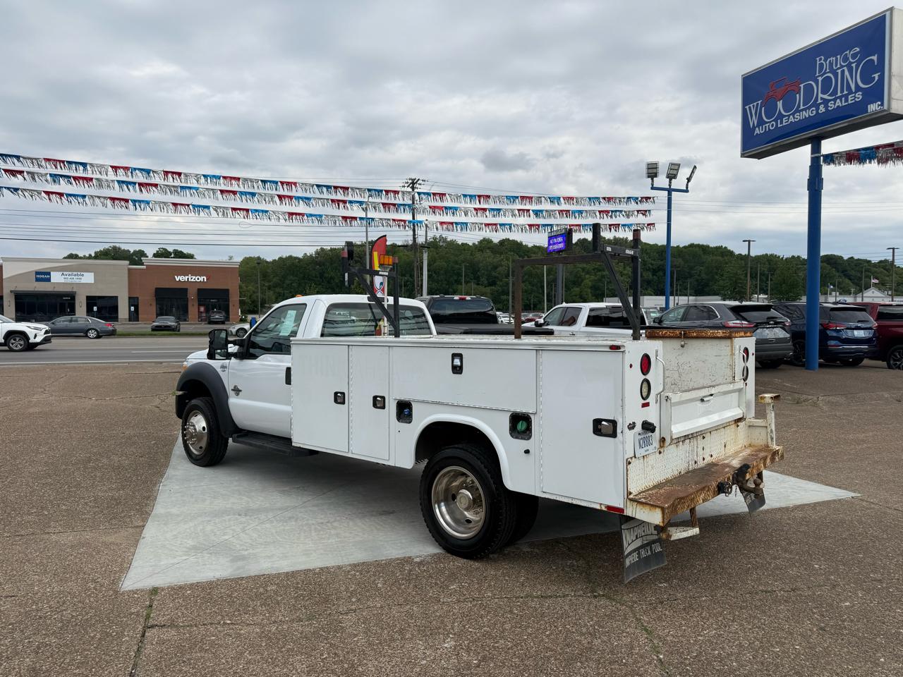 Ford Super Duty F-450 DRW 2WD Reg Cab 141" WB 60" CA XLT 2016