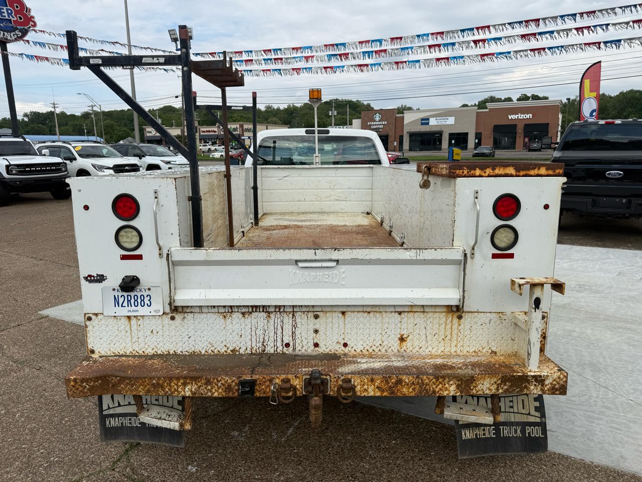 Ford Super Duty F-450 DRW 2WD Reg Cab 141" WB 60" CA XLT 2016