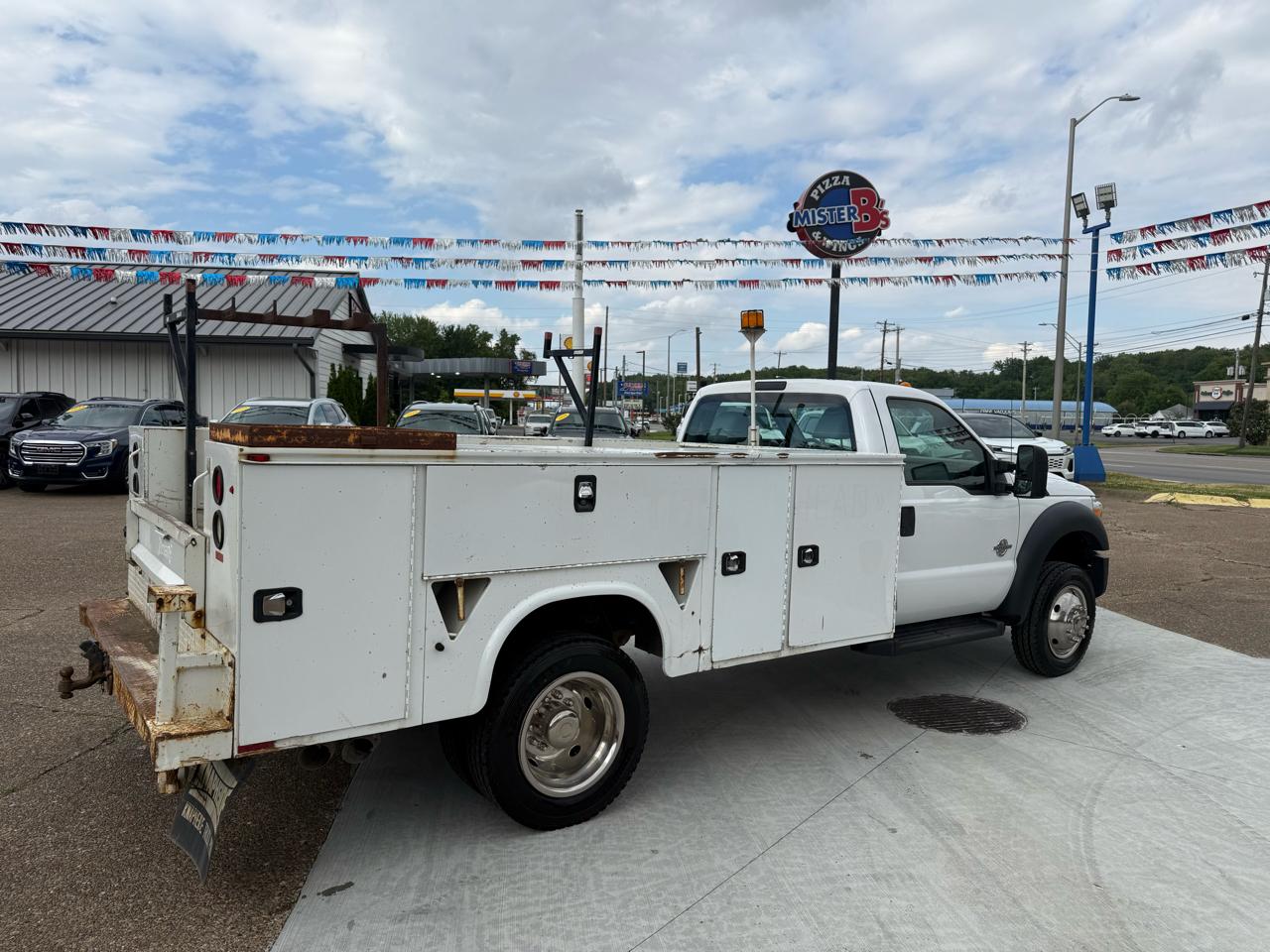Ford Super Duty F-450 DRW 2WD Reg Cab 141" WB 60" CA XLT 2016