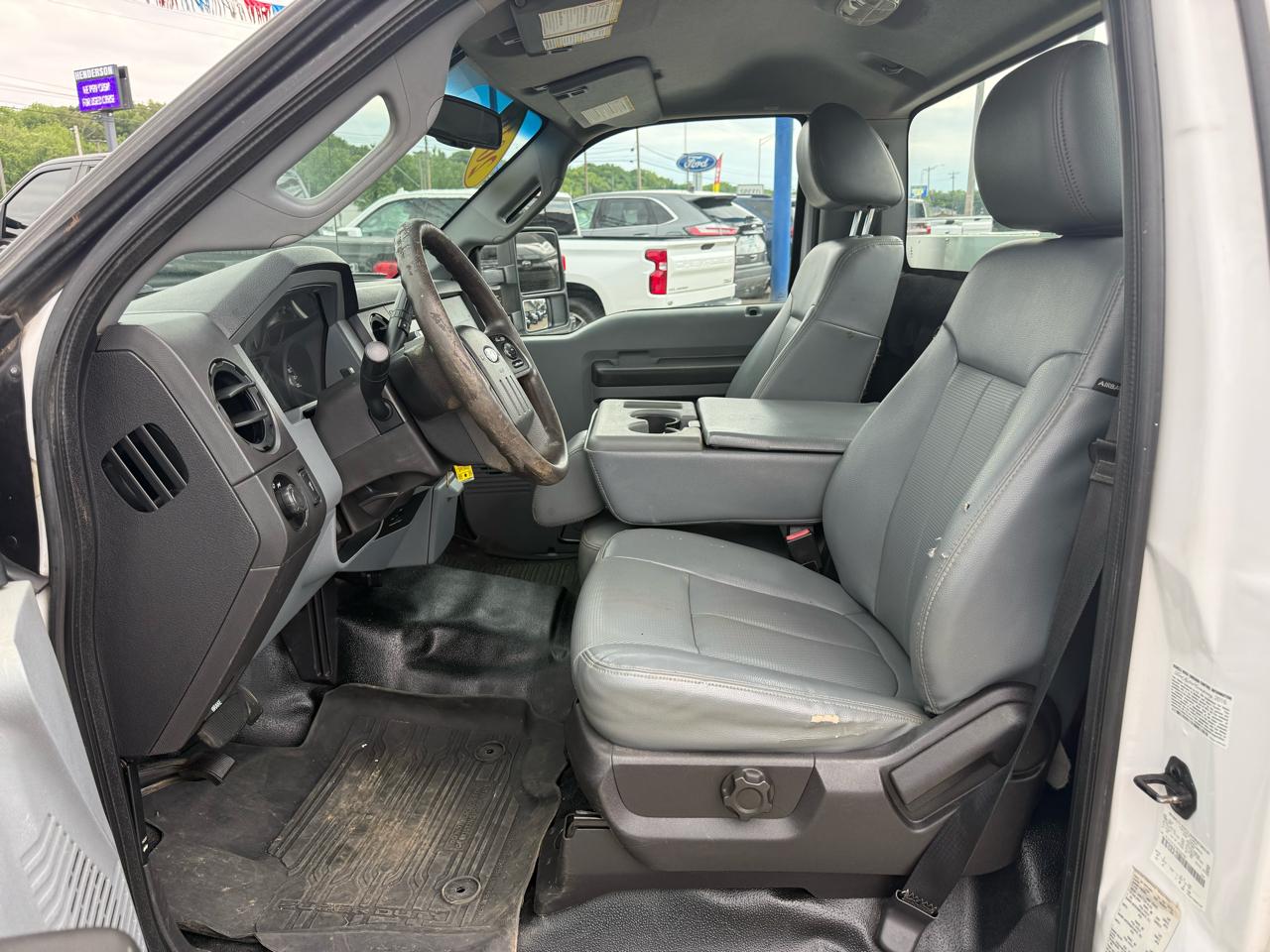 Ford Super Duty F-450 DRW 2WD Reg Cab 141" WB 60" CA XLT 2016