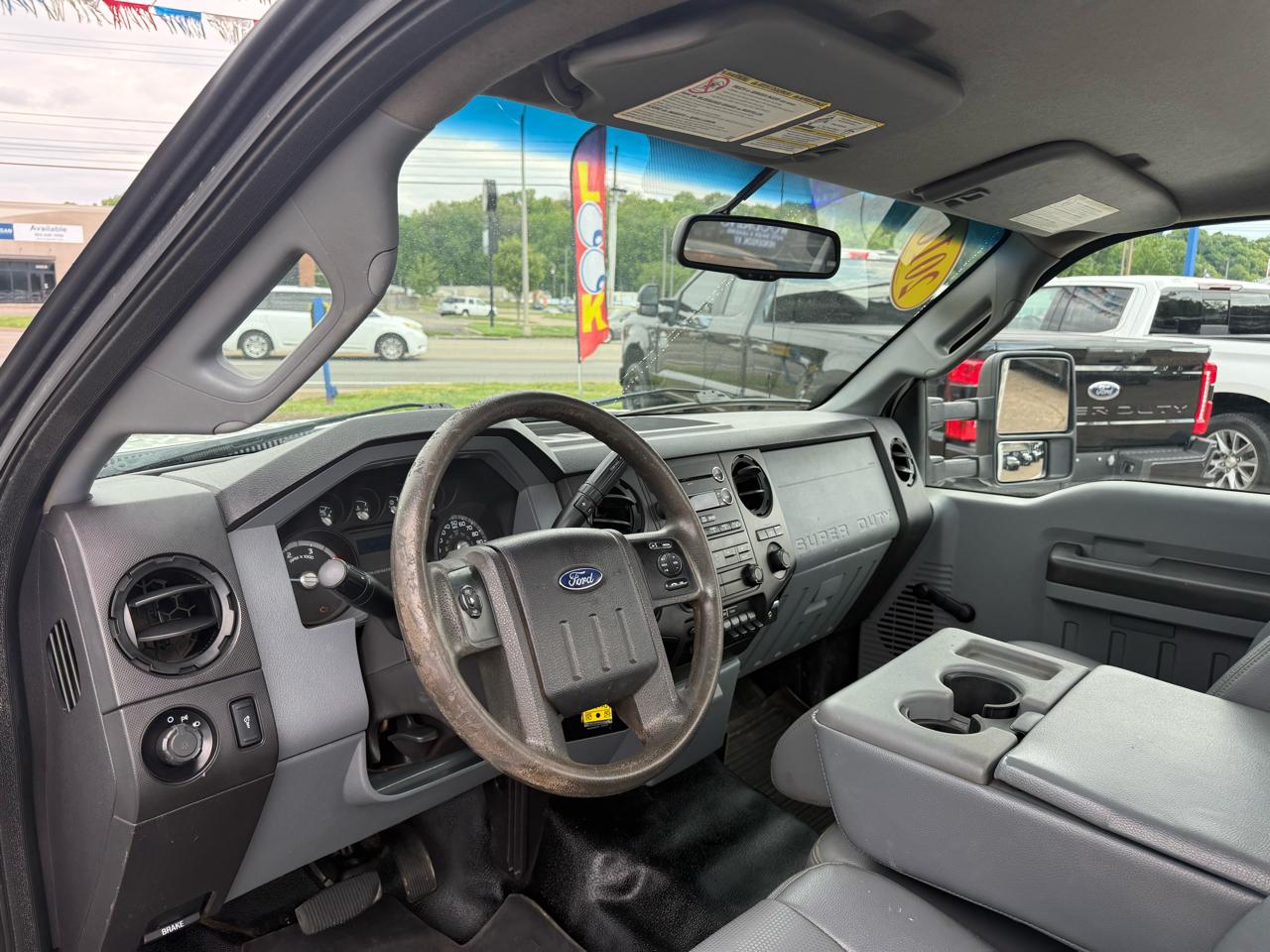 Ford Super Duty F-450 DRW 2WD Reg Cab 141" WB 60" CA XLT 2016