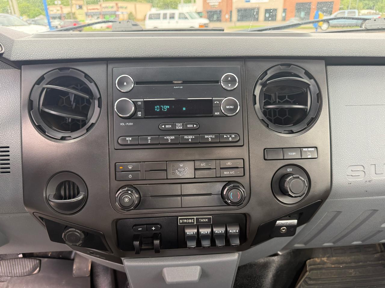Ford Super Duty F-450 DRW 2WD Reg Cab 141" WB 60" CA XLT 2016