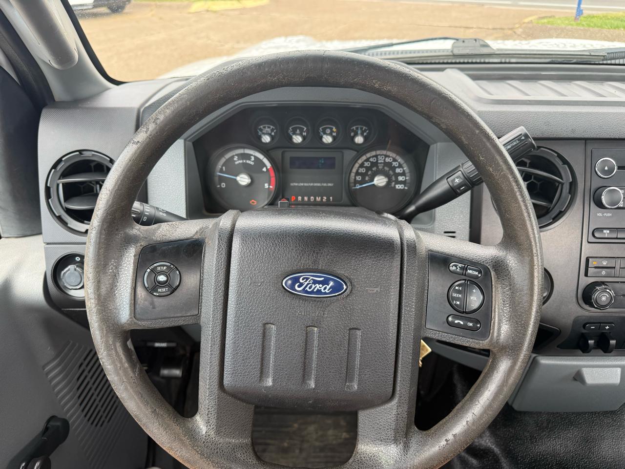 Ford Super Duty F-450 DRW 2WD Reg Cab 141" WB 60" CA XLT 2016