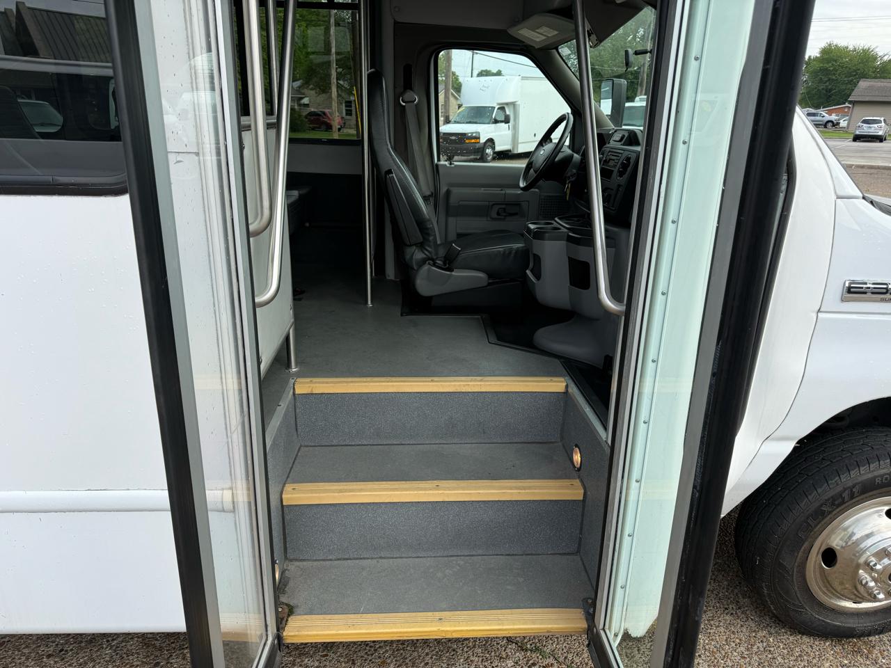 Ford Econoline Commercial Cutaway E-350 Super Duty 138" SRW 2013