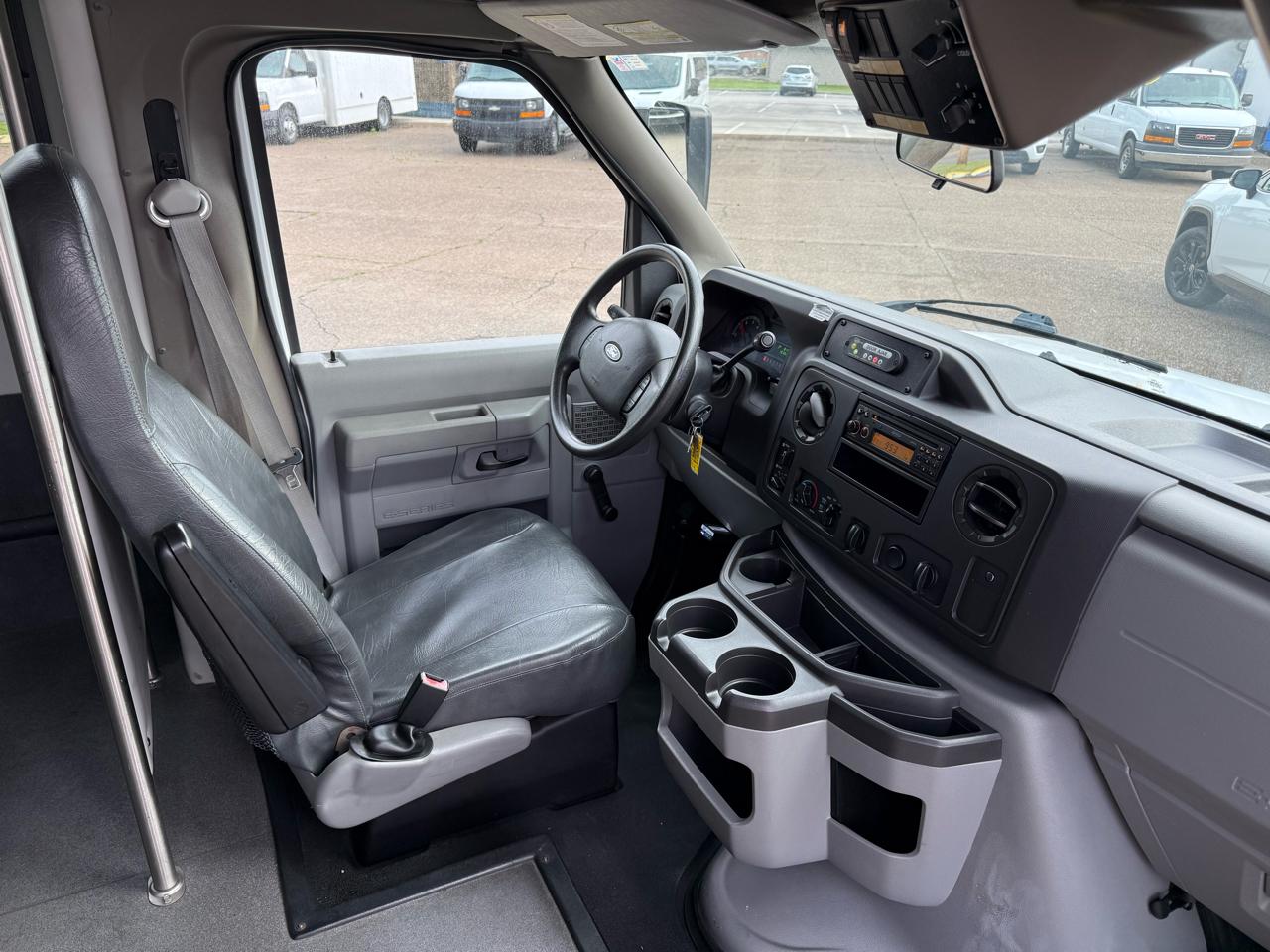 Ford Econoline Commercial Cutaway E-350 Super Duty 138" SRW 2013