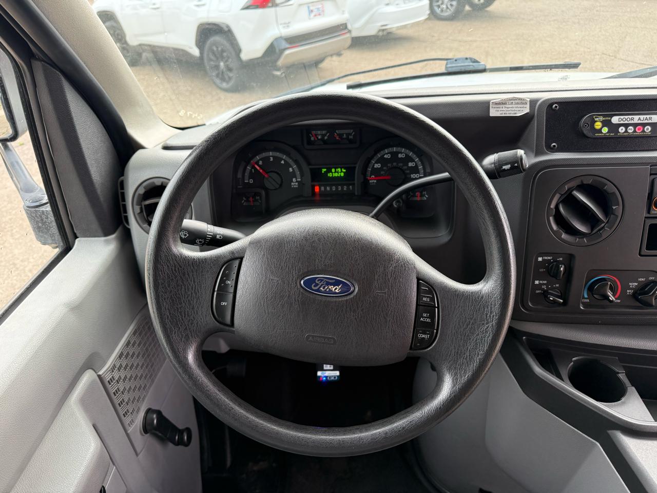 Ford Econoline Commercial Cutaway E-350 Super Duty 138" SRW 2013