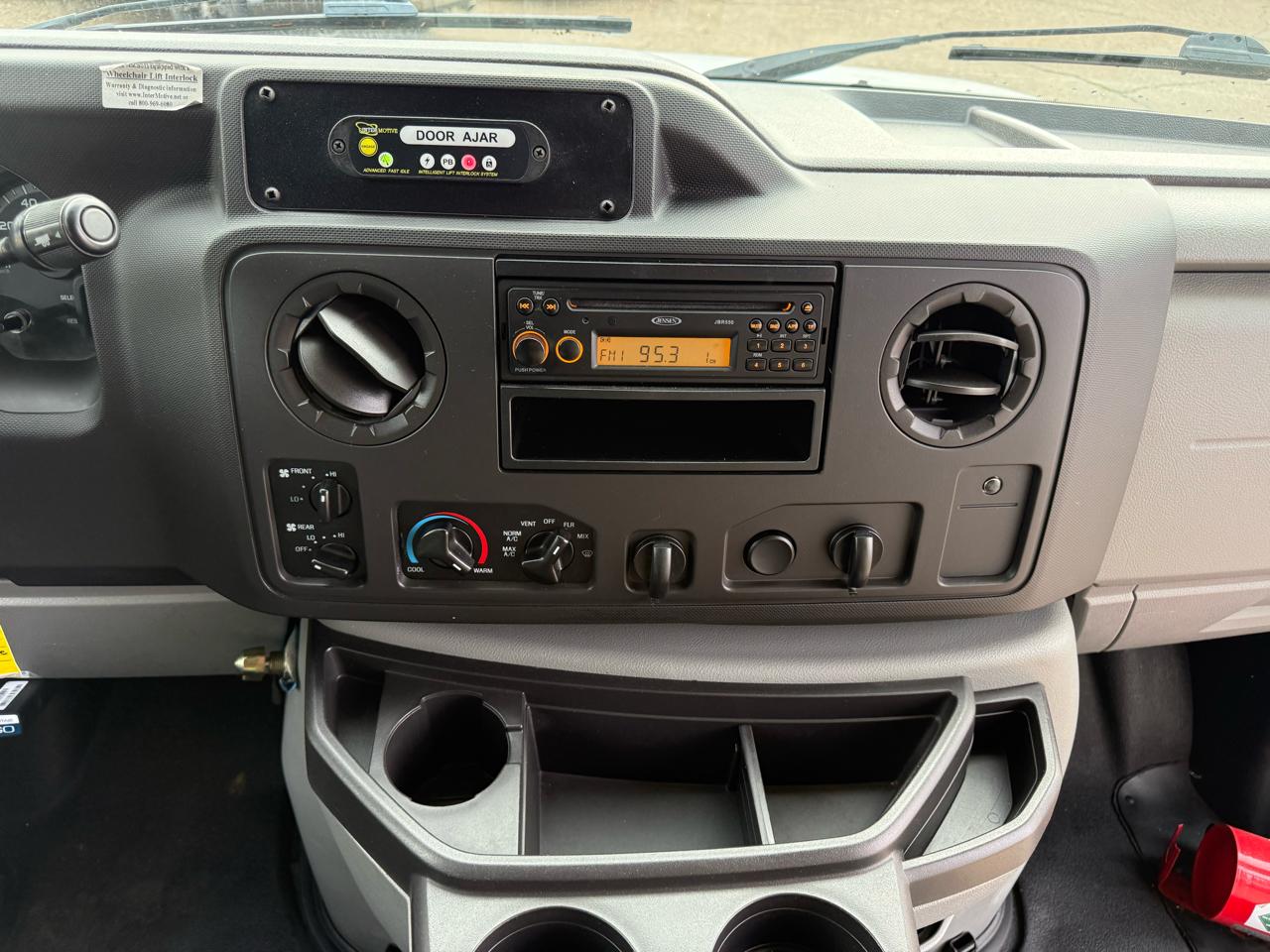 Ford Econoline Commercial Cutaway E-350 Super Duty 138" SRW 2013