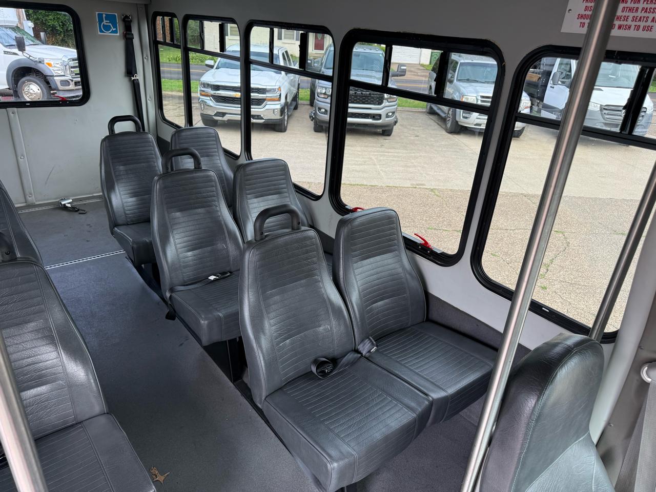 Ford Econoline Commercial Cutaway E-350 Super Duty 138" SRW 2013