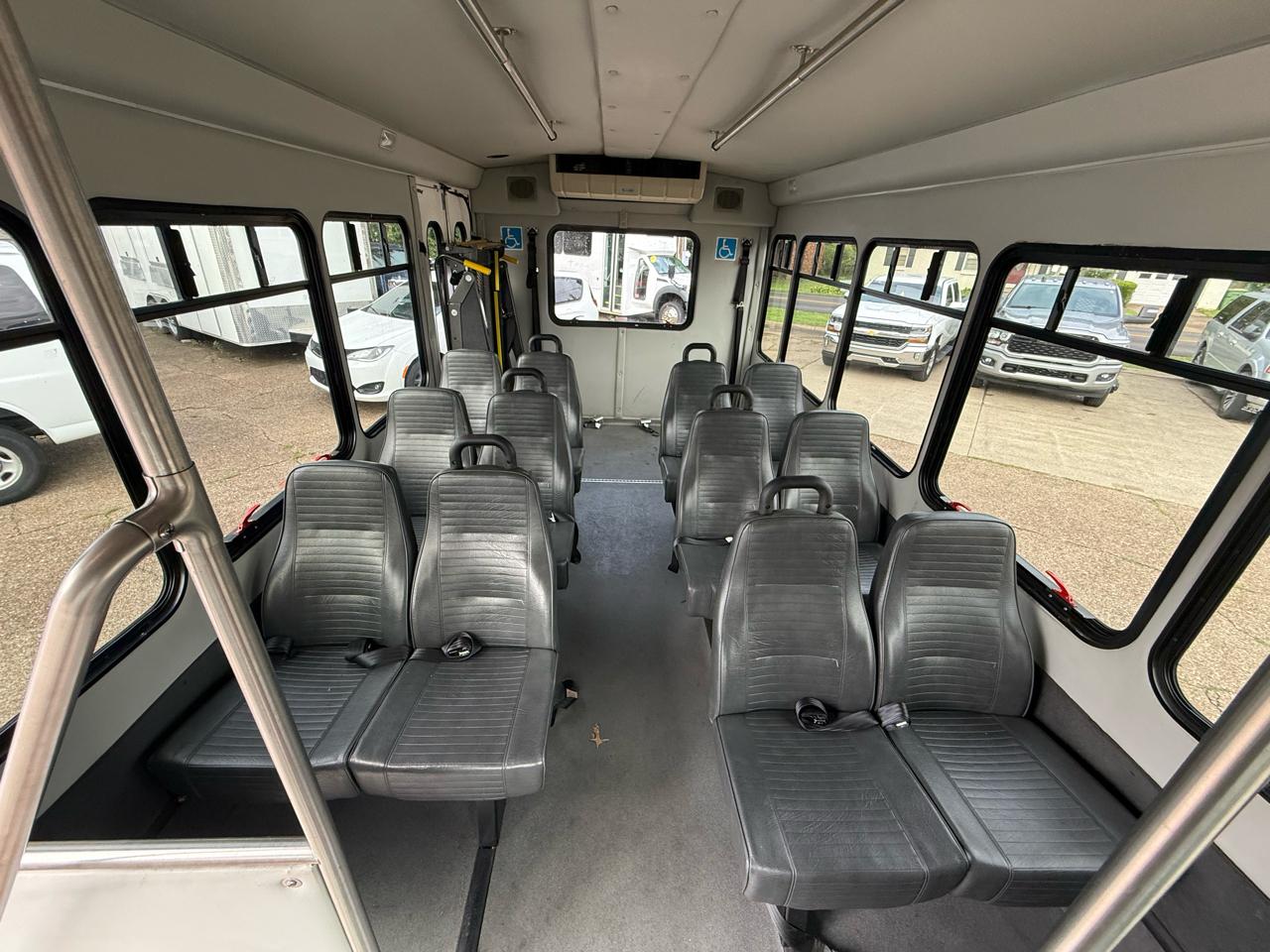 Ford Econoline Commercial Cutaway E-350 Super Duty 138" SRW 2013
