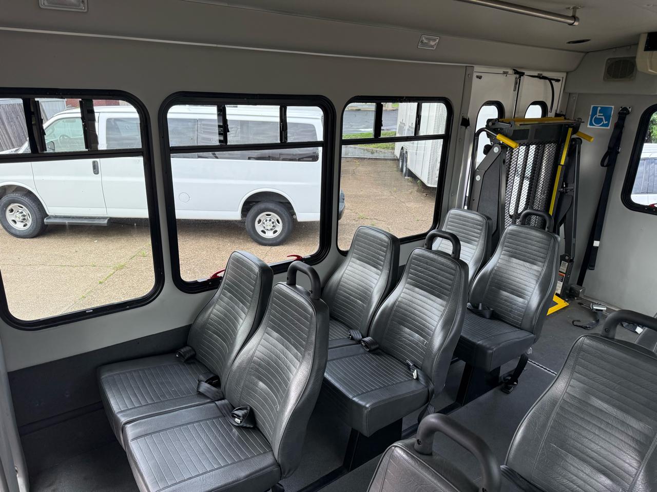 Ford Econoline Commercial Cutaway E-350 Super Duty 138" SRW 2013