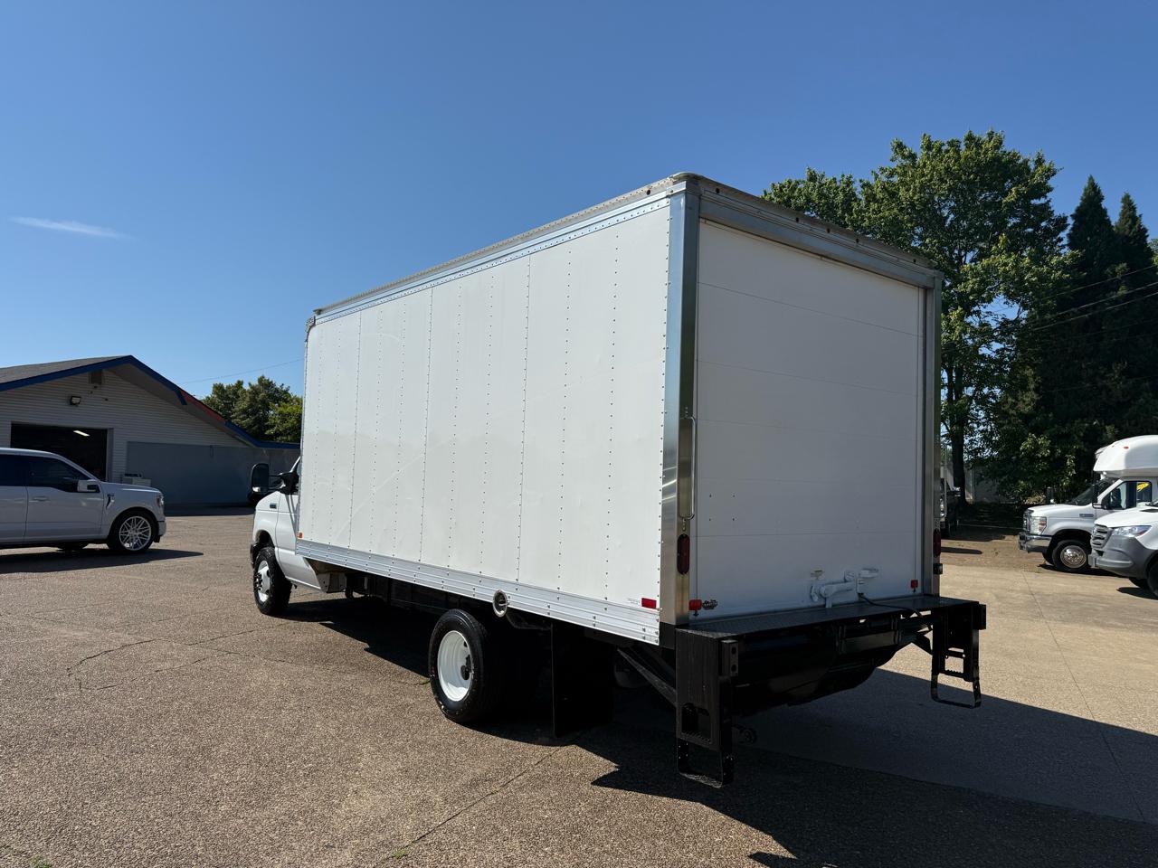 Ford E-Series Cutaway E-350 SRW 138" WB 2024