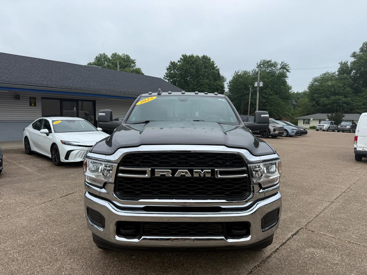 RAM 2500 Tradesman 4x4 Crew Cab 6'4" Box 2023