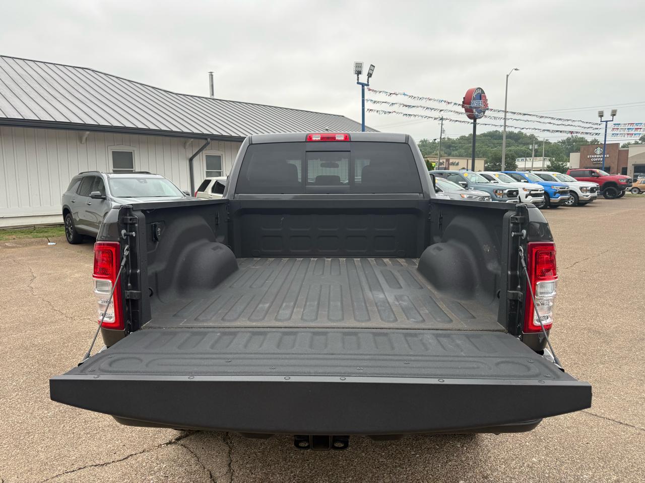 RAM 2500 Tradesman 4x4 Crew Cab 6'4" Box 2023