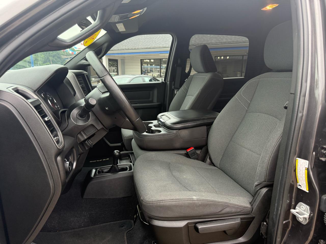 RAM 2500 Tradesman 4x4 Crew Cab 6'4" Box 2023