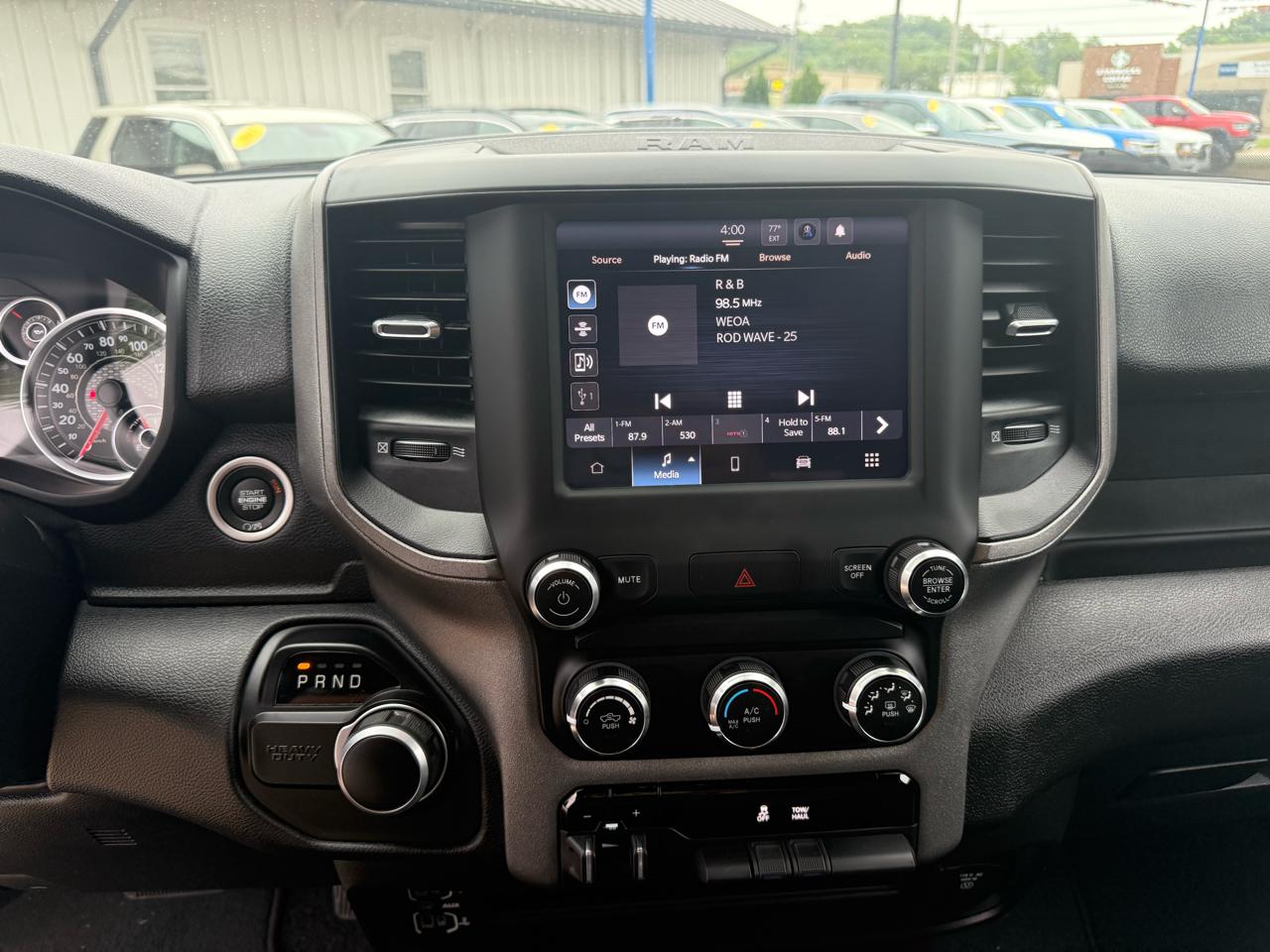 RAM 2500 Tradesman 4x4 Crew Cab 6'4" Box 2023