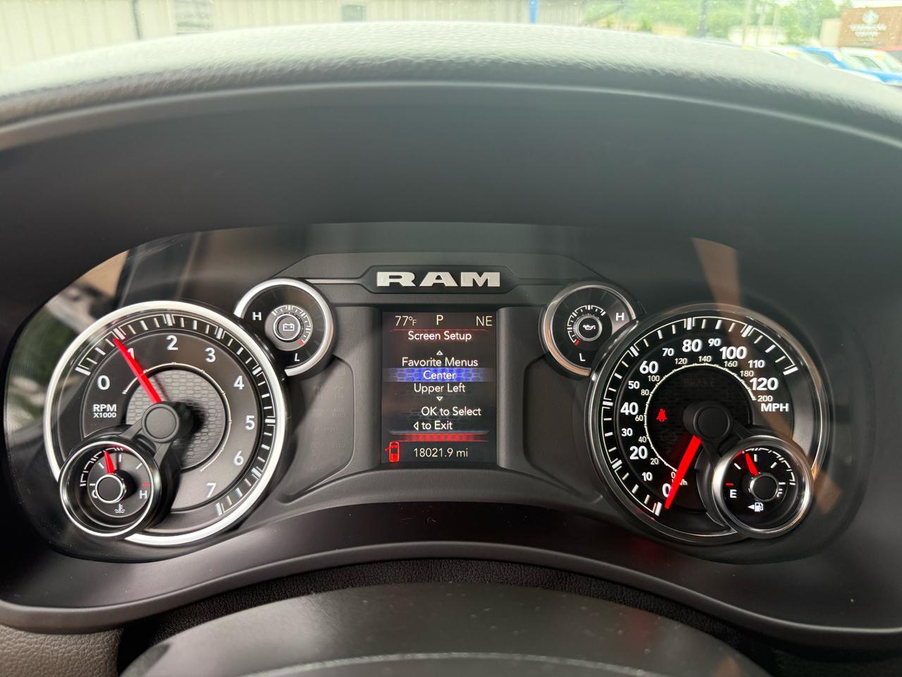 RAM 2500 Tradesman 4x4 Crew Cab 6'4" Box 2023