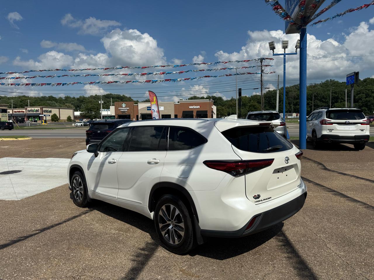 Toyota Highlander XLE AWD (Natl) 2021