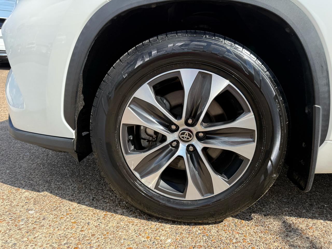 Toyota Highlander XLE AWD (Natl) 2021