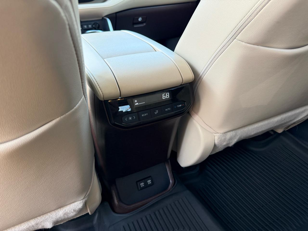 Toyota Highlander XLE AWD (Natl) 2021