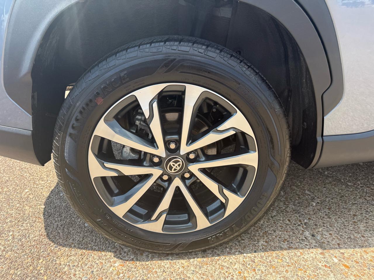 Toyota Corolla Cross XLE 4D SUV FWD 2025