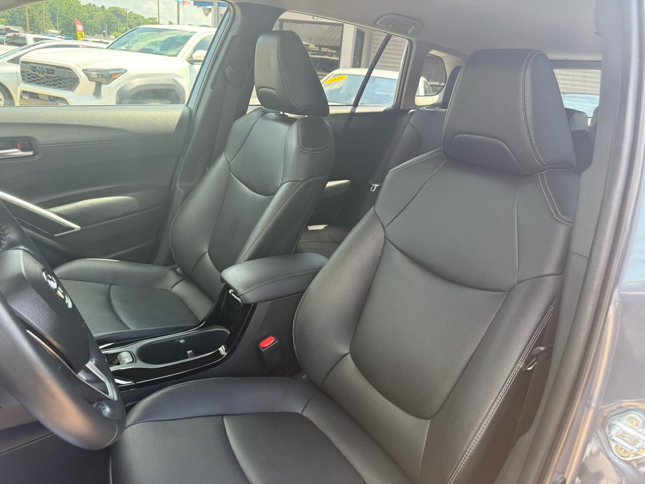 Toyota Corolla Cross XLE 4D SUV FWD 2025