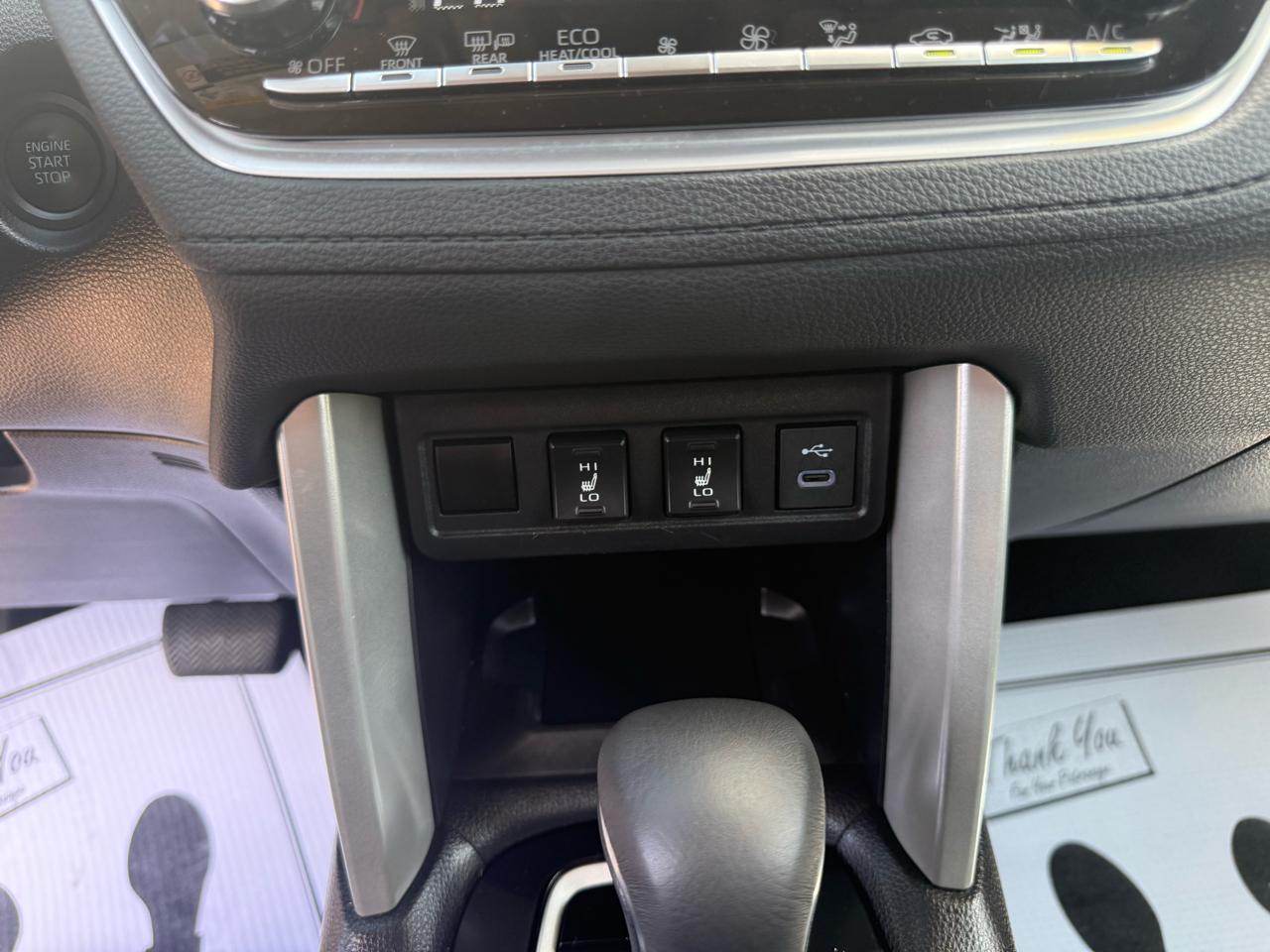 Toyota Corolla Cross XLE 4D SUV FWD 2025