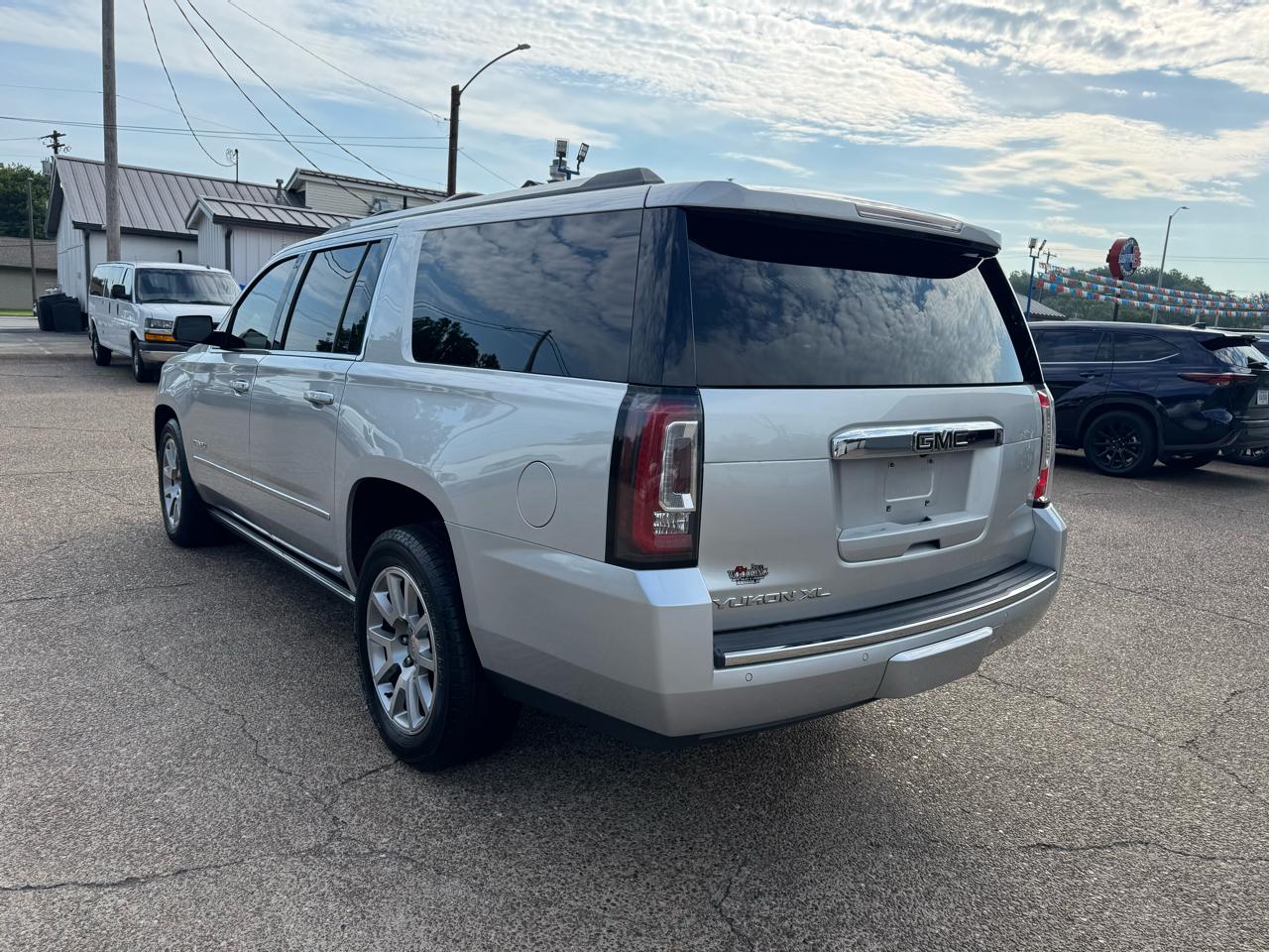 GMC Yukon XL 4WD 4dr Denali 2019