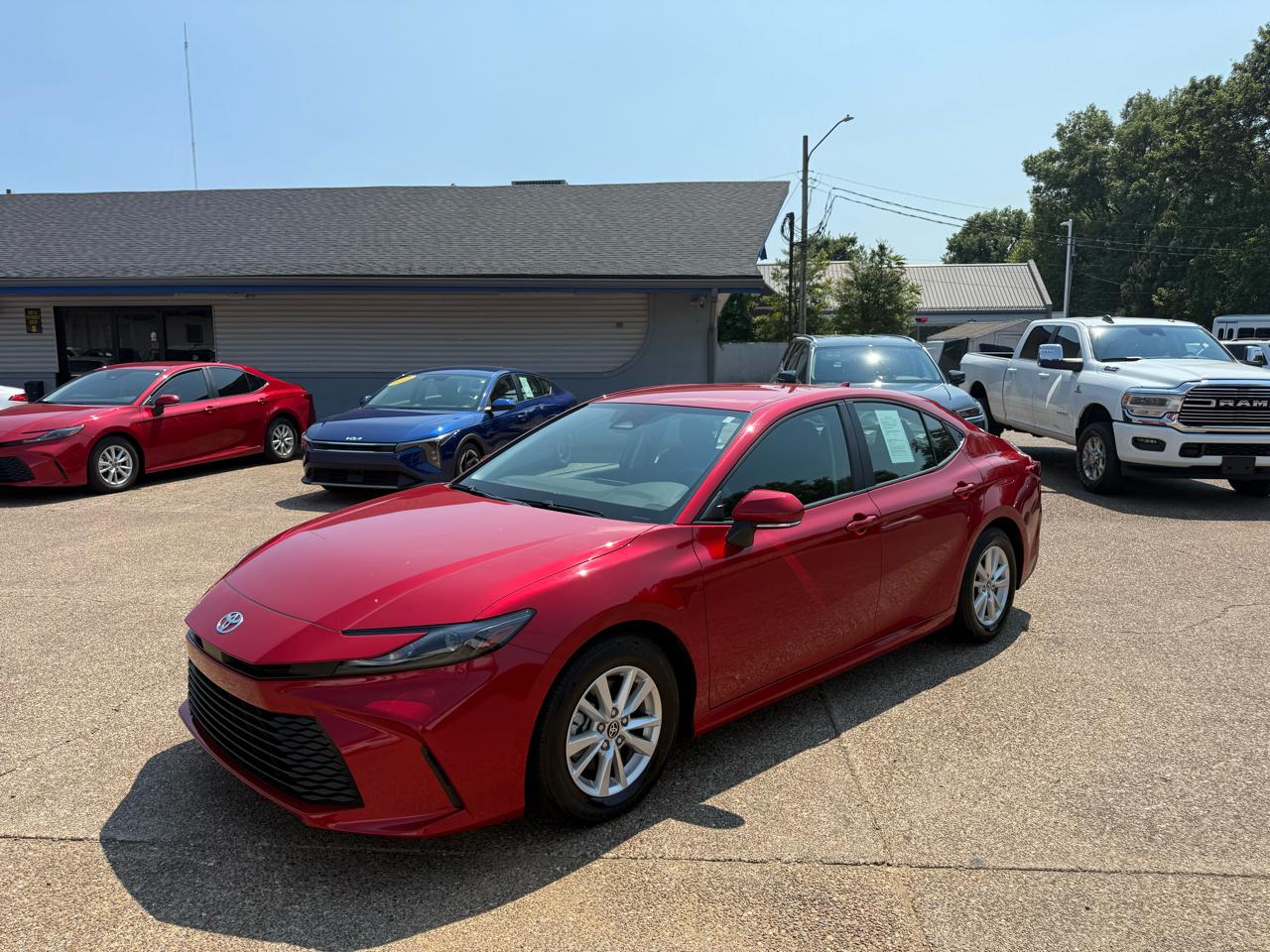 Toyota Camry 4dr Sdn LE Auto (Natl) 2025