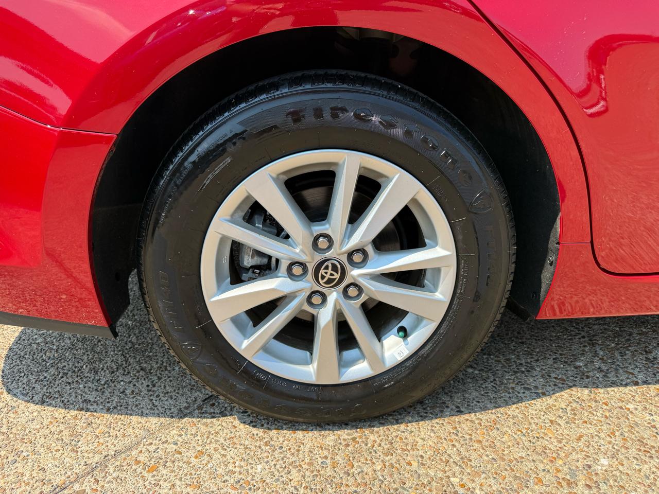 Toyota Camry 4dr Sdn LE Auto (Natl) 2025