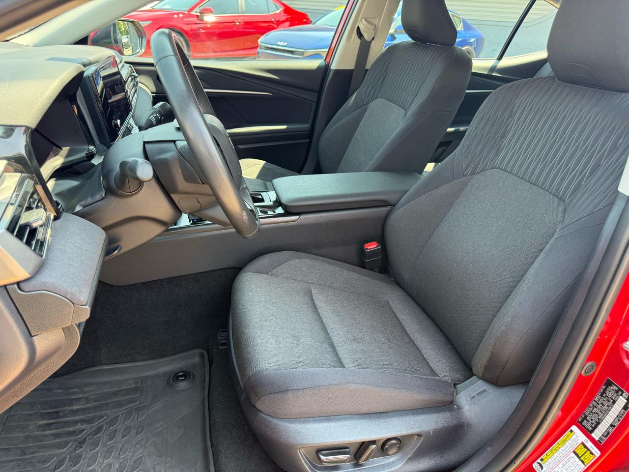 Toyota Camry 4dr Sdn LE Auto (Natl) 2025