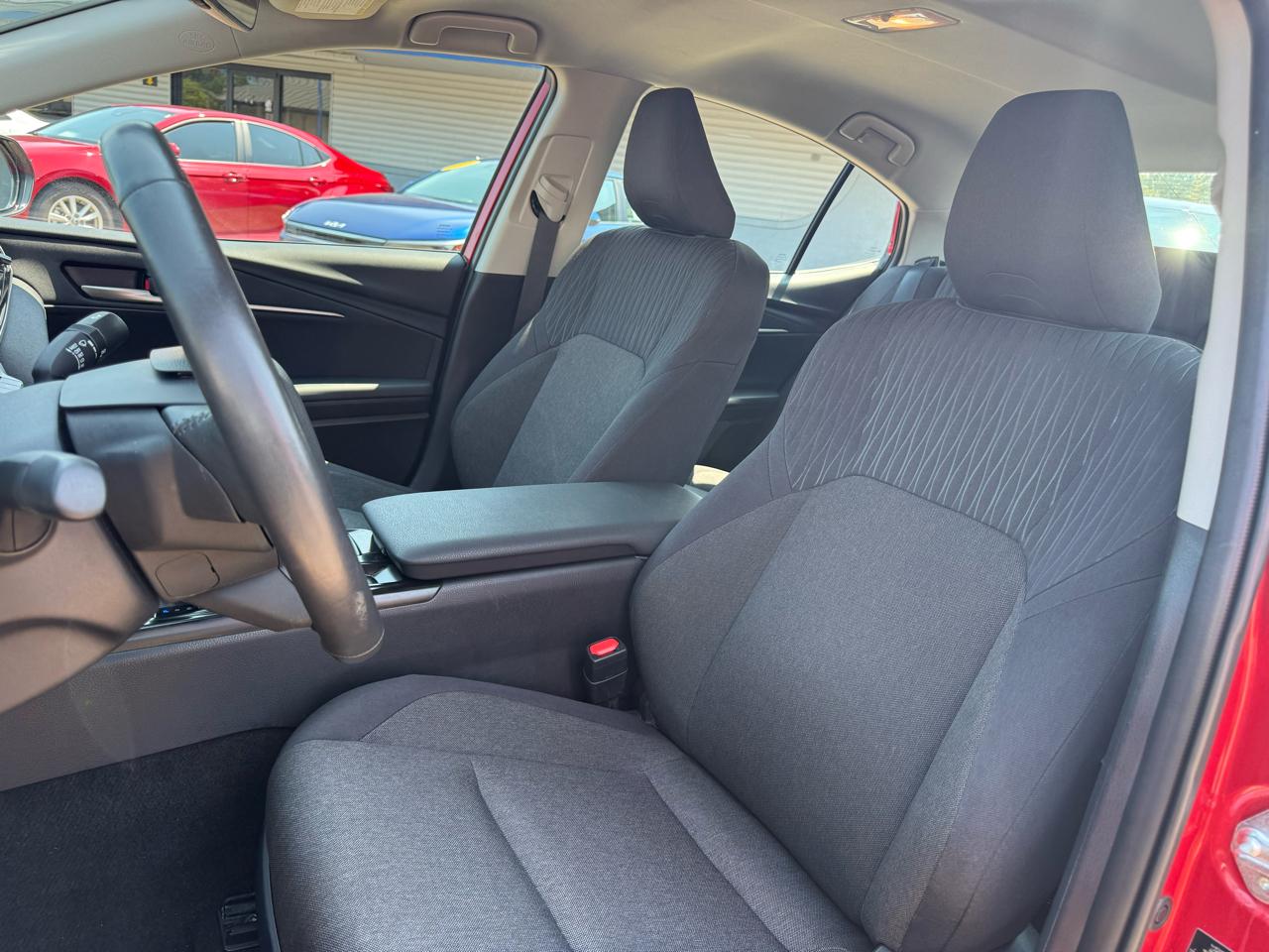 Toyota Camry 4dr Sdn LE Auto (Natl) 2025