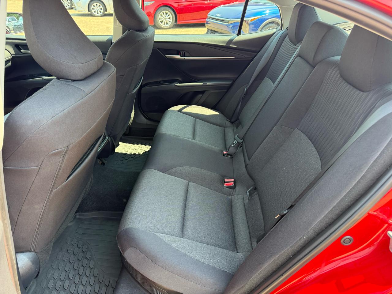 Toyota Camry 4dr Sdn LE Auto (Natl) 2025